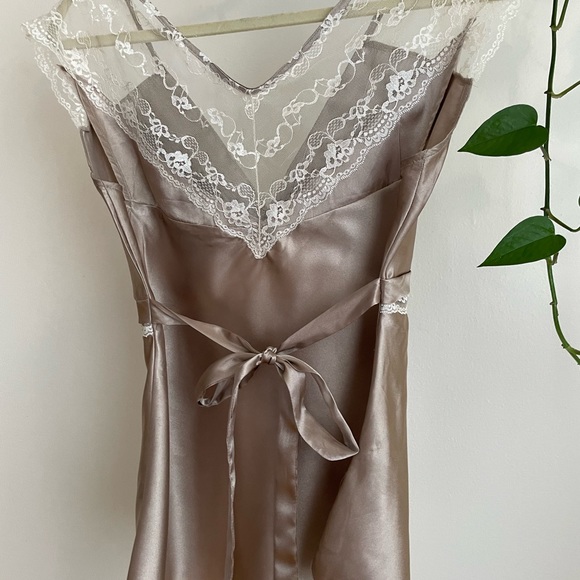 Satin and Lace Top (m) - Picture 6 of 8